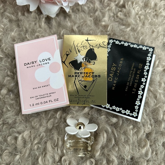 MARC JACOB DELUXE FRAGRANCE SET - Picture 4 of 4